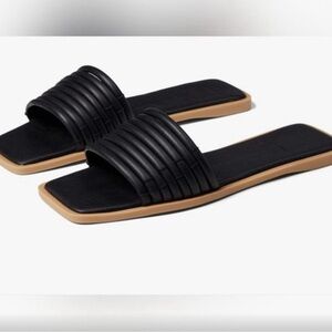 Dolce Vita Nyx Flat Sandals